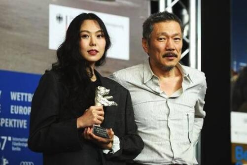 洪尚秀金敏喜未分手?被目击一起逛商场