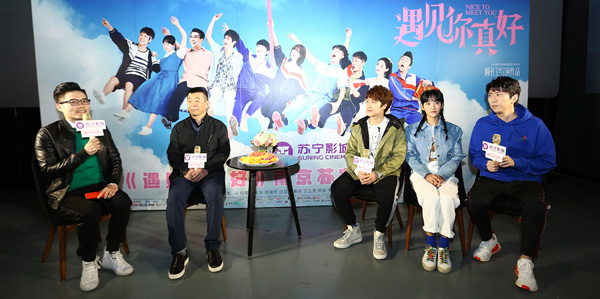 顾长卫携“紫荆中学复读生”现身南京苏宁影城清江广场店
