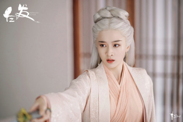 《白发》两大泪点引发“找糖潮” 张雪迎李治廷细腻演技获认可