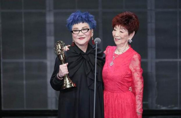名嘴张小燕捧终身成就奖 94岁母亲竟是张爱玲表妹