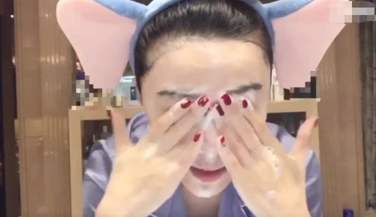 范冰冰素颜分享美妆视频 大象耳朵发夹暴露少女心