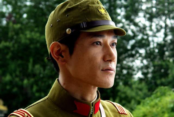 矢野浩二近况曝光 在日地位暴跌给前辈演员下跪