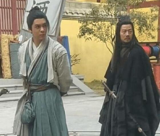 新《倚天》路透照 张无忌赵敏扮相曝光