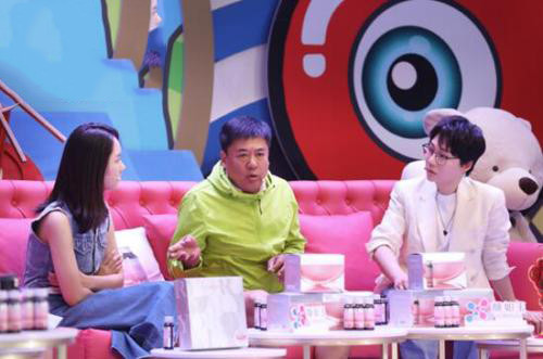 张潮回忆见女儿男友趣事:像大馒头被塞到嘴里吐不出来