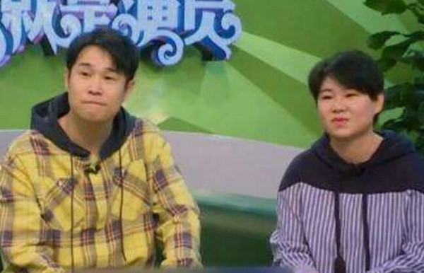 小沈阳女儿近照:拍抖音大跳手指舞