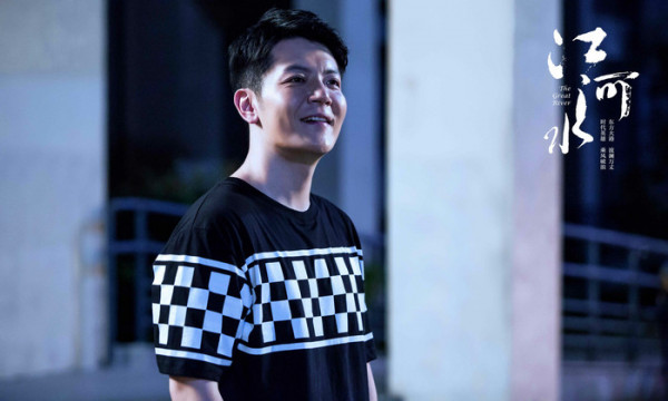 蔡鹏飞出演《江河水》,创业撩妹两不误