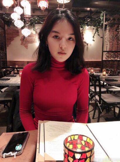 李咏女儿考驾照路考一次过 被妈妈哈文甜喊