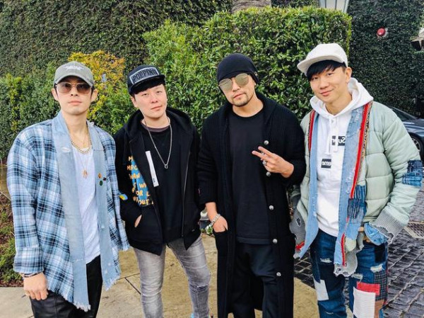 周杰伦晒与林俊杰吴建豪合照 开玩笑称组男团F4