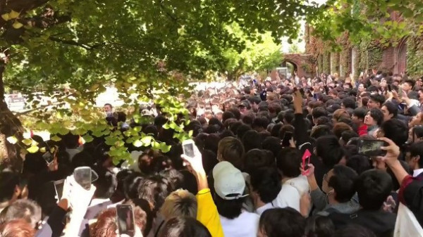 人气太高引发混乱！桥本环奈出席校园活动被取消