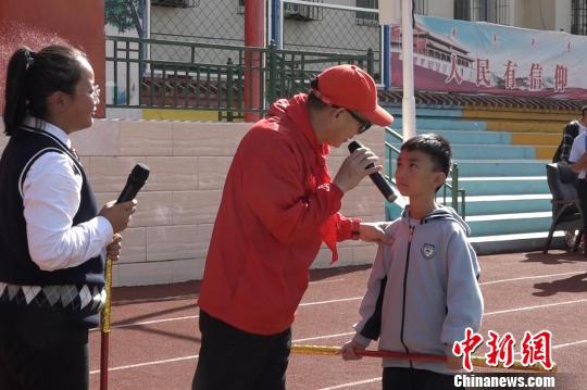 六小龄童寄语小学生笑对81难:1次考不好没关系